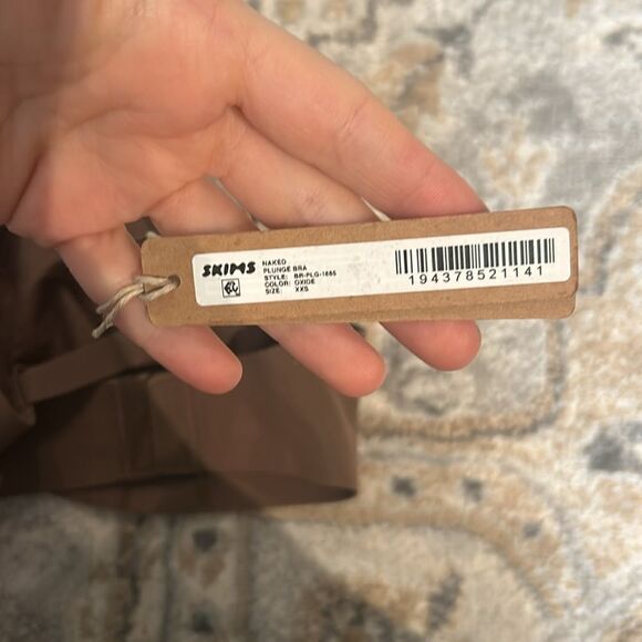 NWT Skims naked plunge bra XXS - Picture 6 of 6
